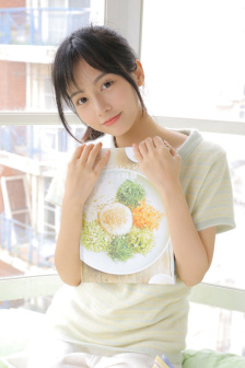 少妇和按摩师按摩呻吟